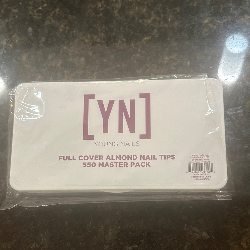 Full Cover Almond Nail Tips - White